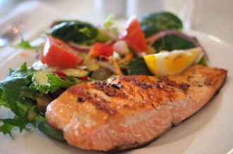 节食时蛋白质摄入量增加饮食更健康