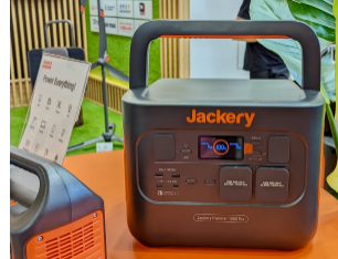 Jackery的新发电站使用太阳能在短短1.8小时内充满电