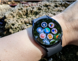 谷歌希望您在Galaxy Watch 5上设置助手之前等待15分钟