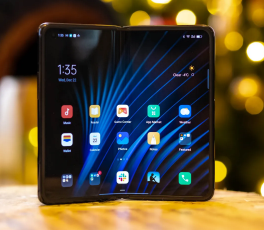 OnePlus开始用铰链的图像来挑逗其第一部可折叠手机