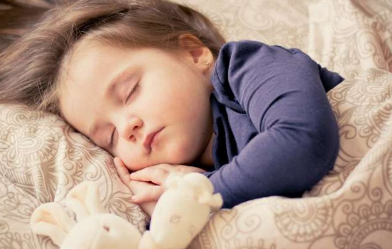 睡眠专家建议父母在给孩子服用褪黑激素之前寻求医疗建议