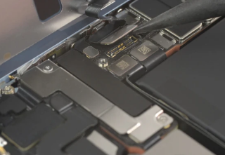iPhone14配备可拆卸后玻璃更容易维修建议拆解
