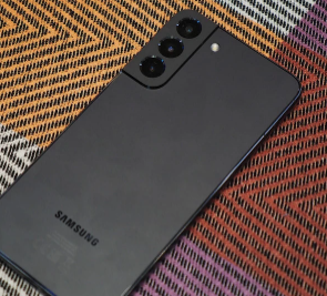三星GalaxyS23智能手机可能会配备一个很小的电池