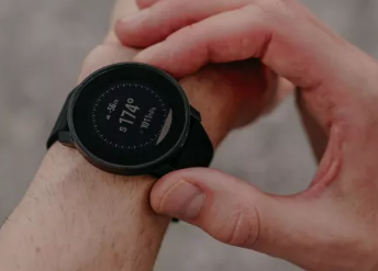 新款Suunto超薄GPS智能手表采用100%可再生能源制成