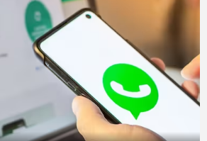 WhatsApp为iOS推出带字幕的转发媒体功能