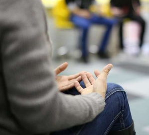 研究人员评估谈话疗法与降低痴呆症发病率之间的联系