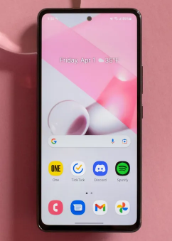 三星Galaxy A54的两种新的鲜艳色彩打破了平凡的黑白