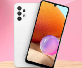 三星Galaxy A32设备在手机背面包括一个四摄像头设置