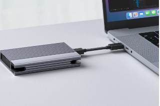 世界上第一个也是最快的USB4 SSD外壳提供高达每秒3.8GB的传输速度