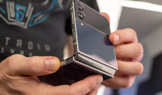 三星Galaxy Z Flip 5可能最终会给我们带来我们一直希望的升级