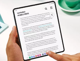 您可以取下三星GalaxyZFold5上的内置屏幕保护膜吗