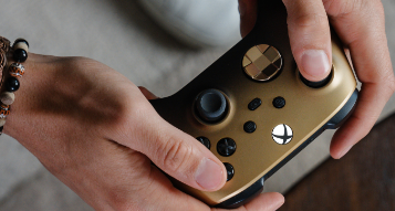 微软宣布推出新的GoldShadow特别版Xbox控制器