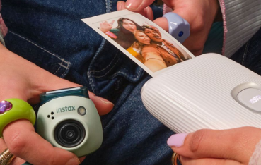 富士胶片凭借其INSTAX PAL再次重新定义胶片摄影