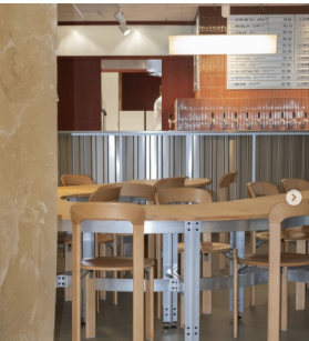 用剩余啤酒制成的餐厅面板