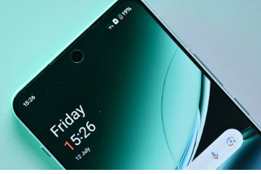 据称OxygenOS 15功能泄露类似iOS的控制中心实时照片等